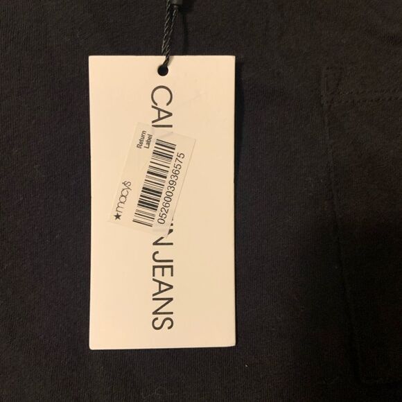 COPY - NWT Calvin Klein Jeans pocket tee rolled sleeves slit on bottom sides - Picture 11 of 11